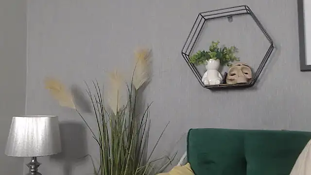 Snapshot of IzabelllNoir chatting on February 17, 2025, 8:52 am IzabelllNoir online show from February 17, 2025, 8:52 am