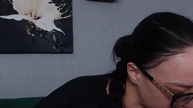 Snapshot of IzabelllNoir chatting on February 20, 2025, 12:36 pm IzabelllNoir online show from February 20, 2025, 12:36 pm