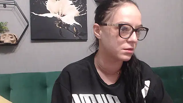 Snapshot of IzabelllNoir chatting on February 21, 2025, 8:18 am IzabelllNoir online show from February 21, 2025, 8:18 am