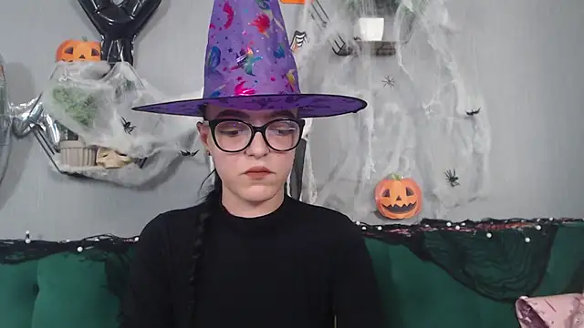 Snapshot of IzabelllNoir chatting on October 31, 2025, 9:32 am IzabelllNoir online show from October 31, 2025, 9:32 am