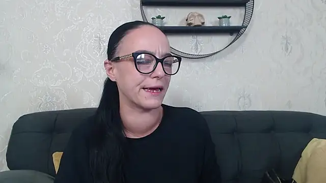 Snapshot of IzabelllNoir chatting on November 8, 2025, 9:13 pm IzabelllNoir online show from November 8, 2025, 9:13 pm