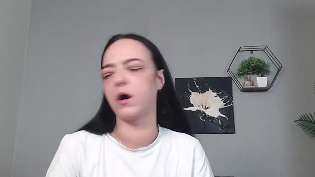 IzabelllNoir online show from March 16, 2026, 5:02 am