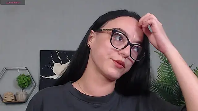 IzabelllNoir online show from April 21, 2026, 8:42 am