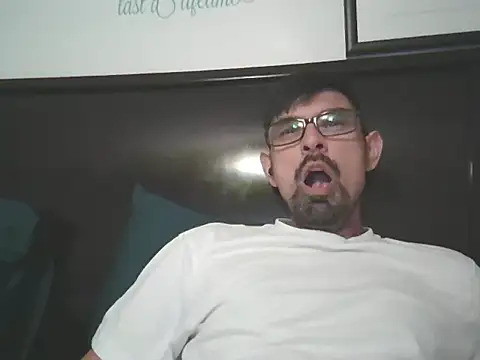 Snapshot of spence204011 chatting on December 21, 2025, 1:57 am spence204011 online show from December 21, 2025, 1:57 am