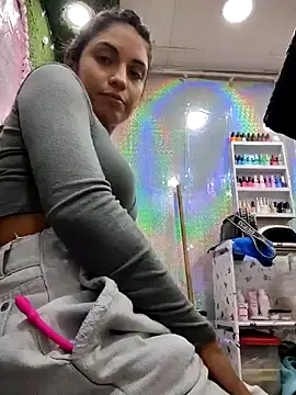 Snapshot of Anifer chatting on January 16, 2025, 6:27 pm Anifer online show from January 16, 2025, 6:27 pm