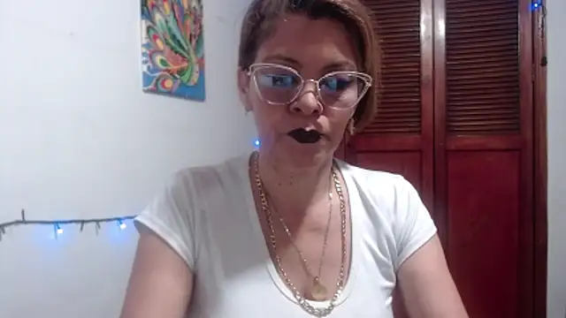 Snapshot of electra-mommy chatting on July 4, 2026, 11:05 am electra-mommy online show from July 4, 2026, 11:05 am