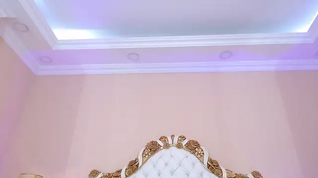 AdelinaVans online show from September 9, 2025, 11:10 am