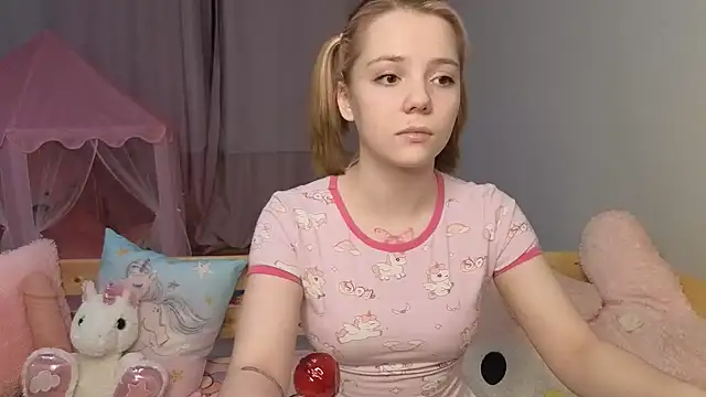 PrincessLittleKiki online show from February 10, 2026, 9:41 pm