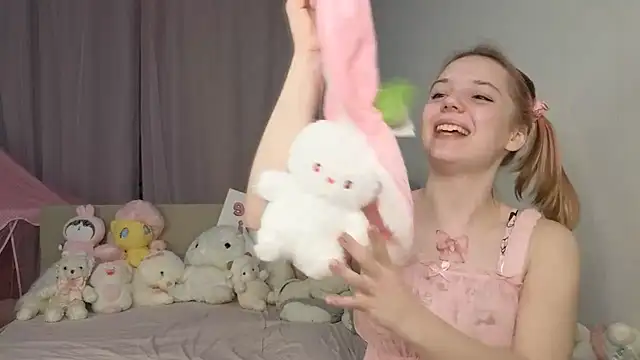 PrincessLittleKiki online show from July 16, 2026, 8:04 pm