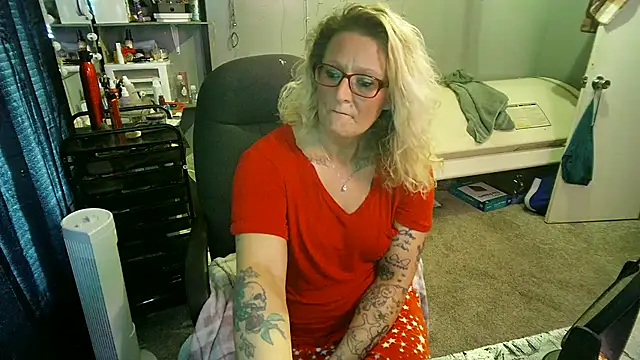 Snapshot of Lisalovely6981 chatting on February 19, 2025, 6:21 pm Lisalovely6981 online show from February 19, 2025, 6:21 pm