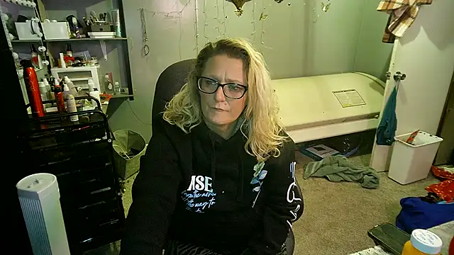 Snapshot of Lisalovely6981 chatting on February 22, 2025, 9:34 am Lisalovely6981 online show from February 22, 2025, 9:34 am