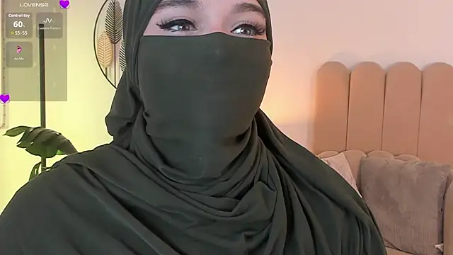 anna-henao online show from April 6, 2026, 9:05 pm