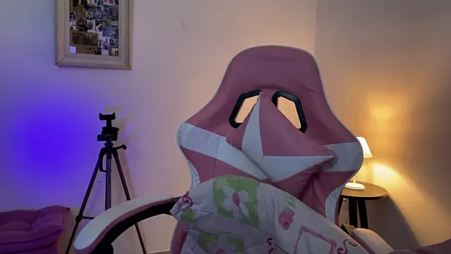 SweetPaige  online show from April 3, 2026, 8:07 pm