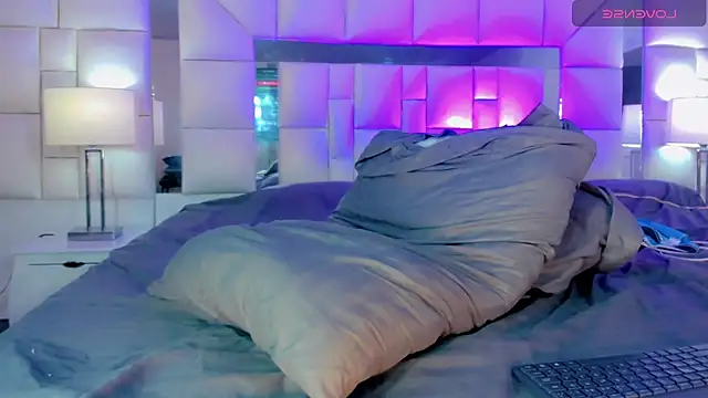 naomy  xx online show from February 27, 2025, 1:27 am