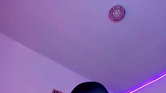 naomy  xx online show from March 6, 2025, 7:10 pm