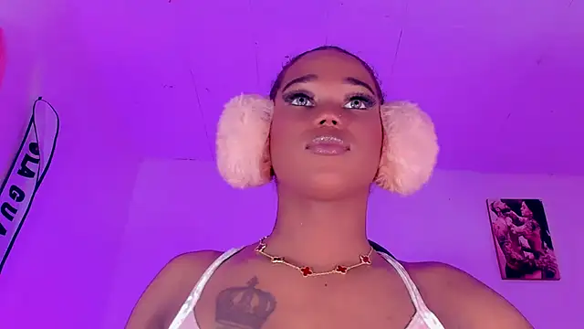 naomy  xx online show from October 15, 2025, 4:34 am