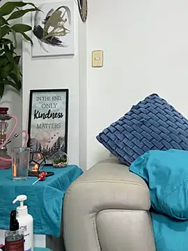 jamilaross online show from February 12, 2025, 4:44 am