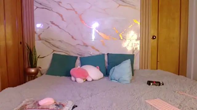 kittycatw online show from April 18, 2026, 7:12 am