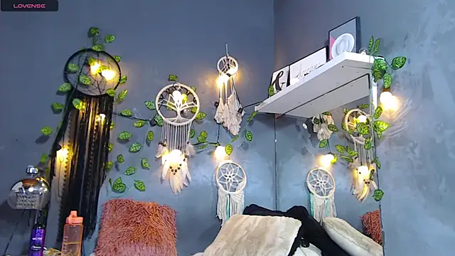 ItsVenuss online show from March 13, 2025, 9:59 pm