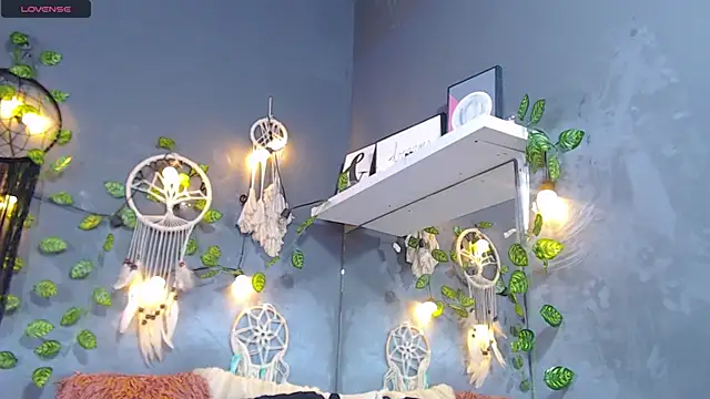 ItsVenuss online show from March 19, 2025, 6:34 pm