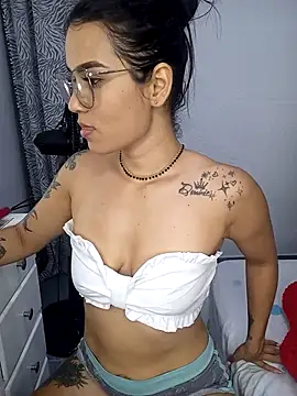 Amy sweet-03 online show from October 17, 2025, 4:48 am