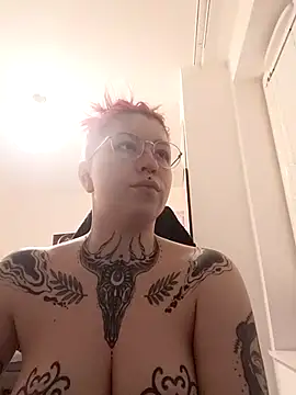 divine eve online show from February 15, 2025, 7:17 pm