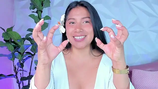 LinnaGardenia online show from January 17, 2025, 4:26 pm