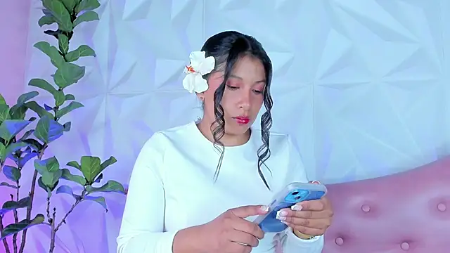 LinnaGardenia online show from January 21, 2025, 1:54 pm