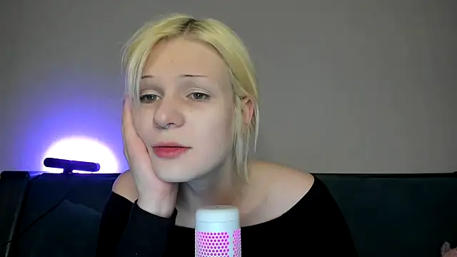 sashakiss99 online show from March 5, 2025, 8:21 pm