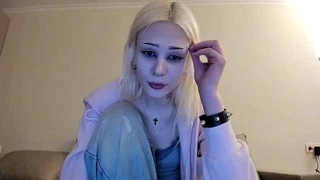 sashakiss99 online show from April 19, 2026, 7:49 pm