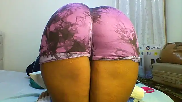 Petitiebooty online show from February 24, 2026, 6:11 am