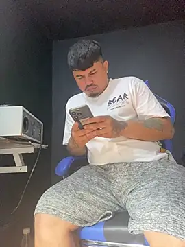 Snapshot of DickMasterfindom chatting on April 21, 2026, 4:52 am DickMasterfindom online show from April 21, 2026, 4:52 am