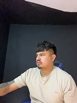 Snapshot of DickMasterfindom chatting on April 30, 2026, 12:39 am DickMasterfindom online show from April 30, 2026, 12:39 am