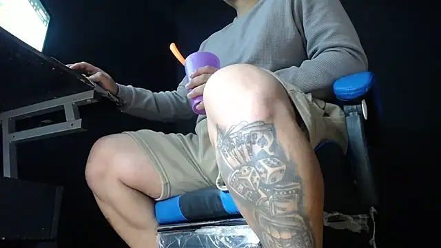 Snapshot of DickMasterfindom chatting on May 28, 2026, 6:49 pm DickMasterfindom online show from May 28, 2026, 6:49 pm