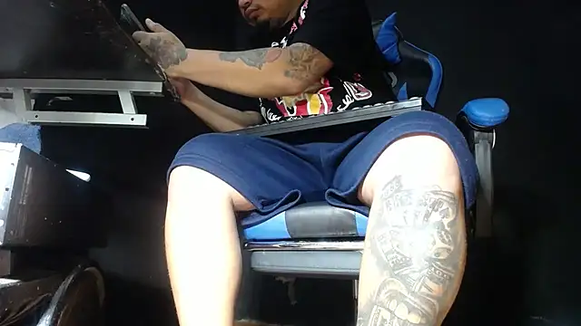 Snapshot of DickMasterfindom chatting on June 9, 2026, 4:13 am DickMasterfindom online show from June 9, 2026, 4:13 am
