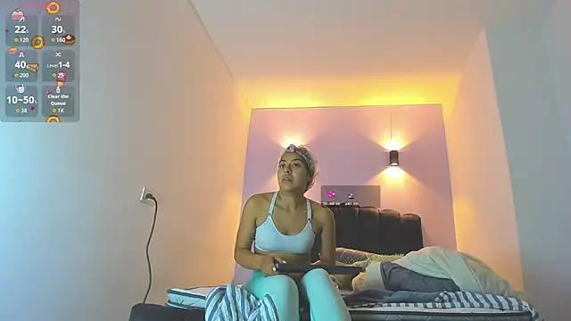 Sofia Clauss  online show from October 21, 2025, 4:46 am