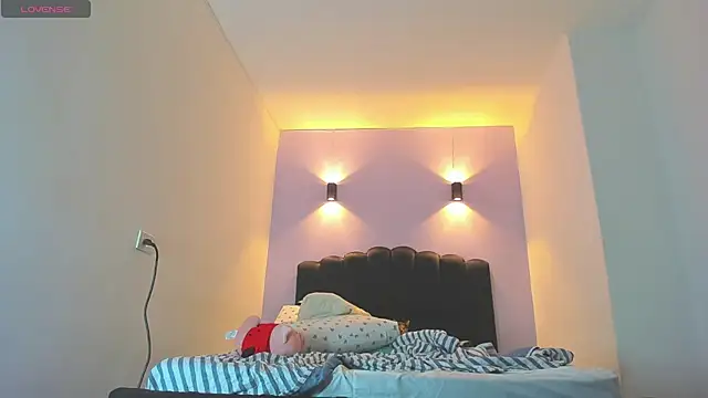 Sofia Clauss  online show from November 3, 2025, 9:48 pm