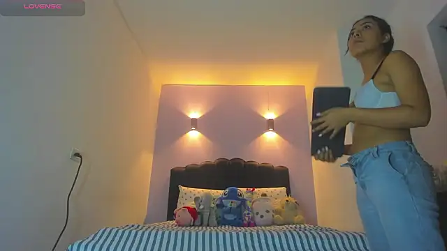 Sofia Clauss  online show from March 8, 2026, 5:11 am