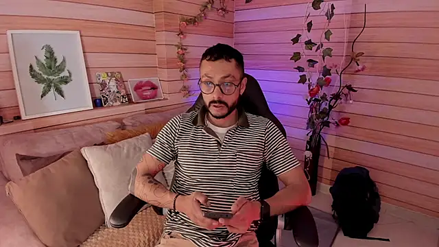 Snapshot of Tom_cooper_ chatting on March 3, 2025, 12:58 pm Tom cooper online show from March 3, 2025, 12:58 pm