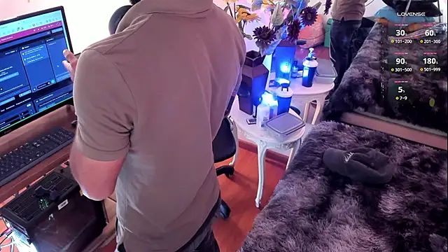 Tom cooper  online show from October 22, 2025, 12:05 pm