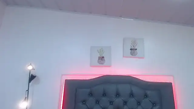 candy lux  online show from October 18, 2025, 7:03 pm