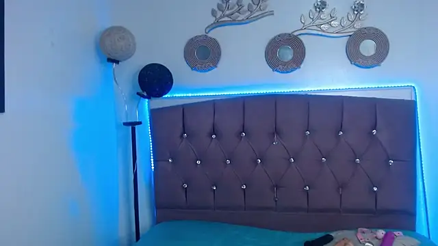 candy lux  online show from November 30, 2025, 7:07 pm