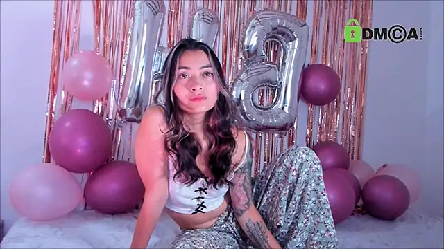 Snapshot of Lauren_A chatting on December 13, 2024, 5:21 pm Lauren A online show from December 13, 2024, 5:21 pm