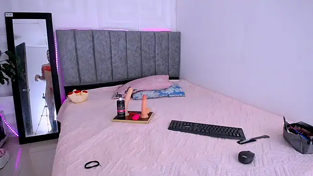 nataly red online show from November 16, 2025, 9:09 pm