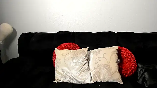 yiauana online show from March 1, 2025, 7:41 am