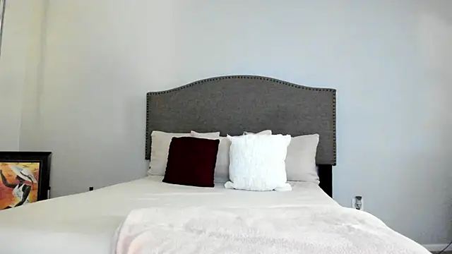 yiauana online show from September 14, 2025, 9:30 am