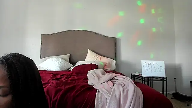 yiauana online show from September 25, 2025, 4:11 pm