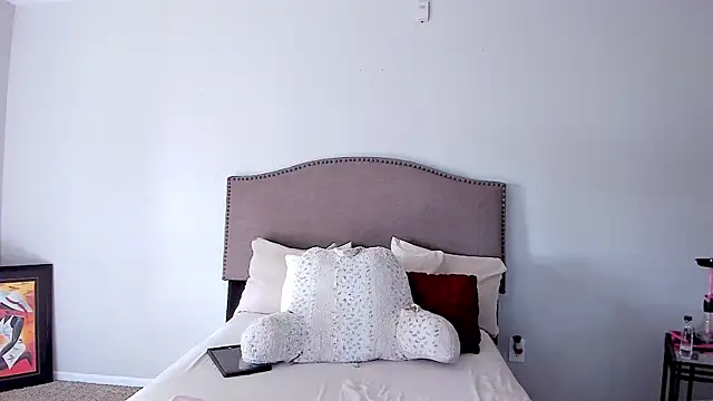 yiauana online show from October 18, 2025, 7:14 pm