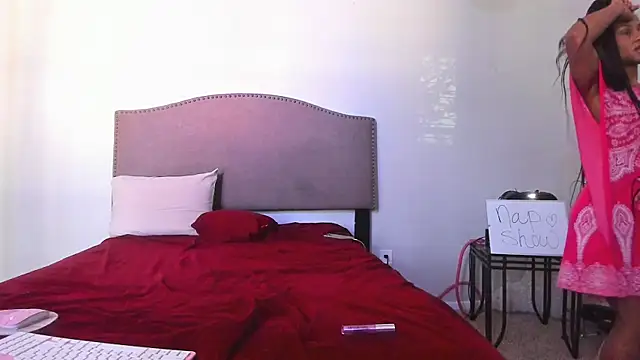 yiauana online show from November 10, 2025, 4:17 pm