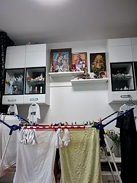 AvaLloyd online show from March 2, 2025, 7:32 am